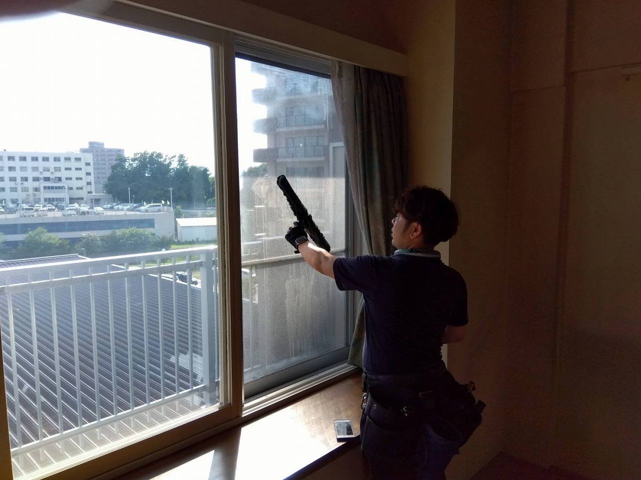 札幌市マンション室内　ガラス清掃